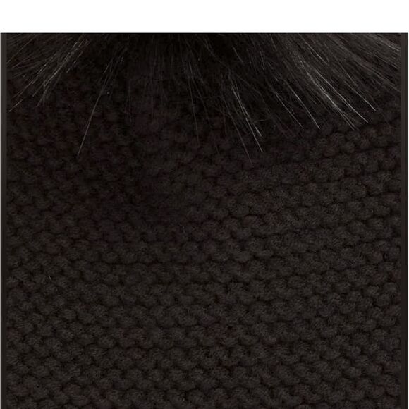 NWT KYI KYI WOMENS WOOL BLEND KNIT BEANIE WITH FAUX FUR POM BLACK